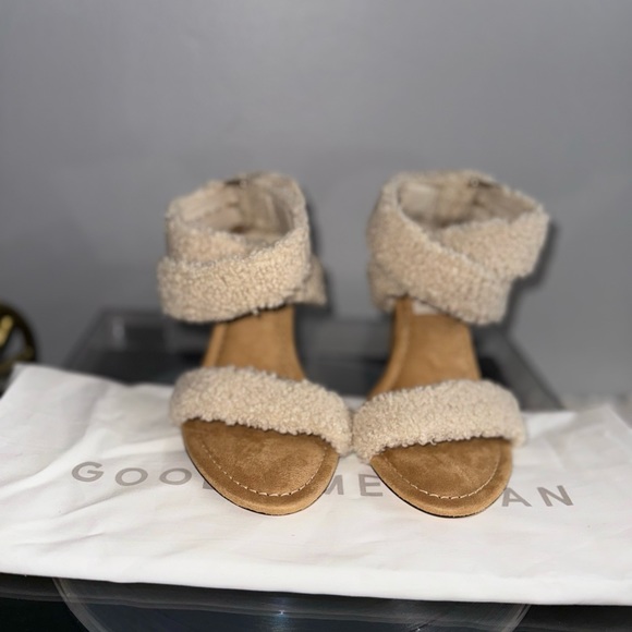 Good American Shearling Criss Cross Ankle Strap Sandal | Size 6.5 - Picture 2 of 6